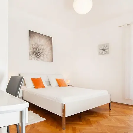 Petra Apartment *