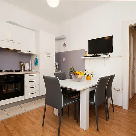 Petra Apartment *