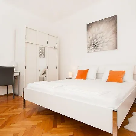 Apartment Petra *